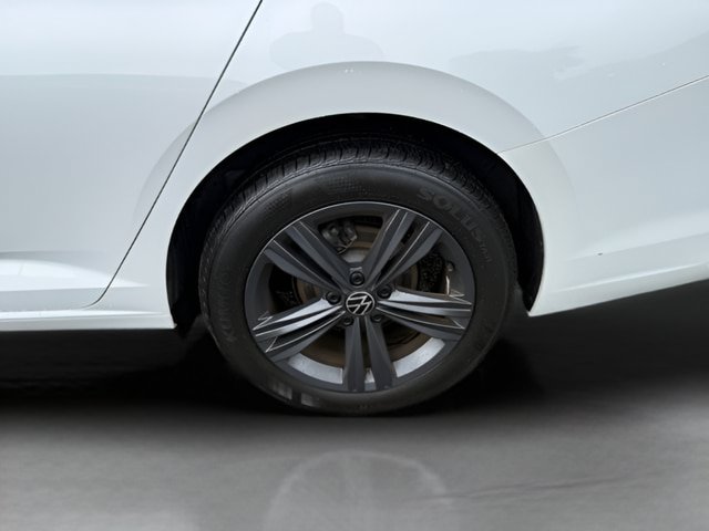 Used 2024 Volkswagen Jetta SE w/ Panoramic Sunroof Package FWD image 24