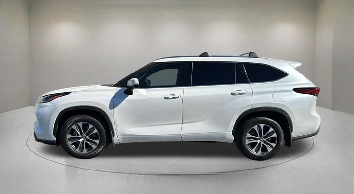 Used 2021 Toyota Highlander XLE FWD image 5