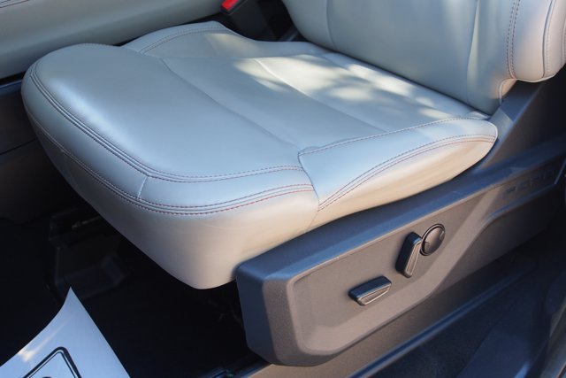 Certified 2025 Ford Expedition Active AWD/4WD image 22