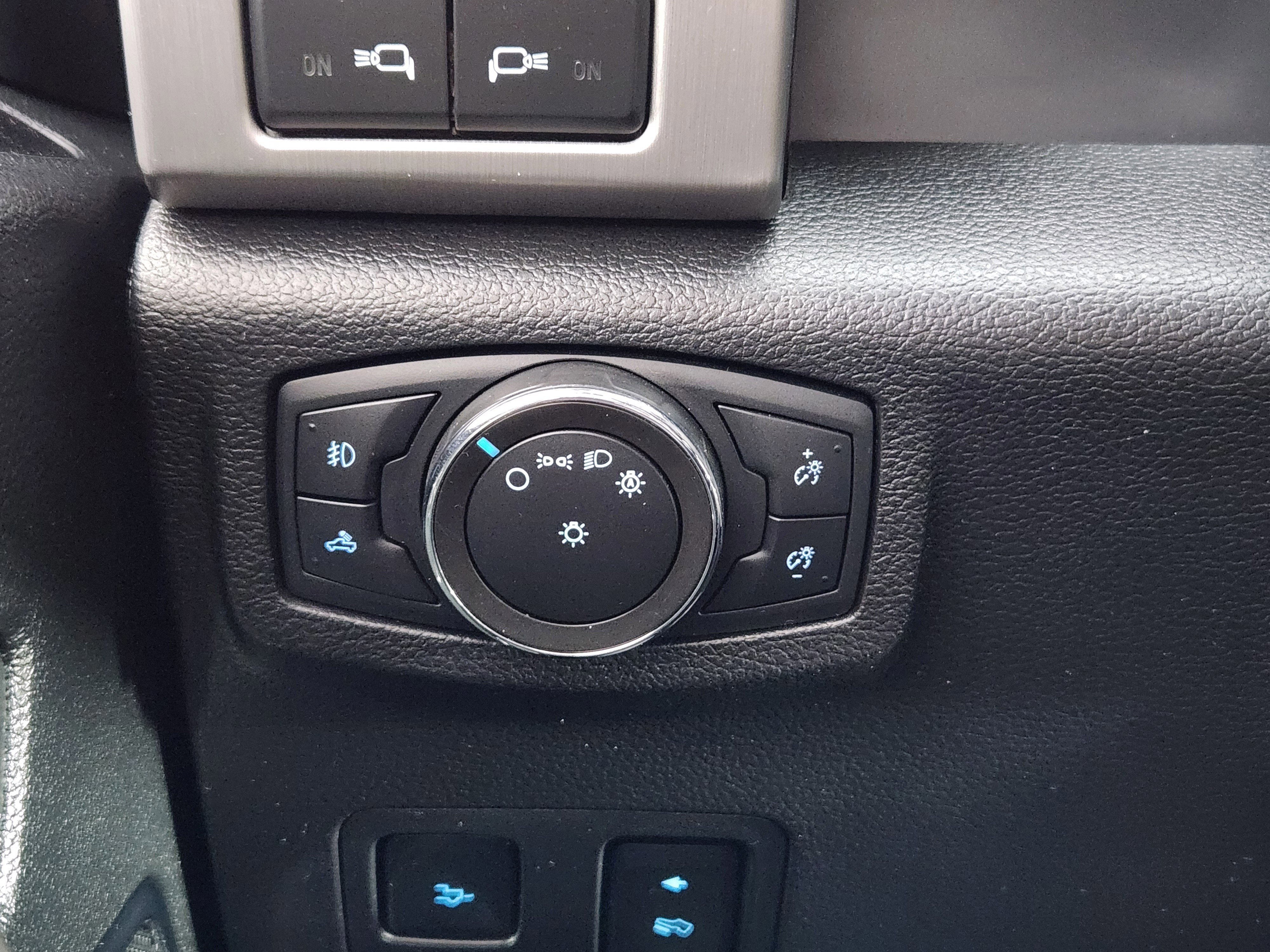 Certified 2021 Ford F350 Platinum w/ FX4 Off-Road Package image 27