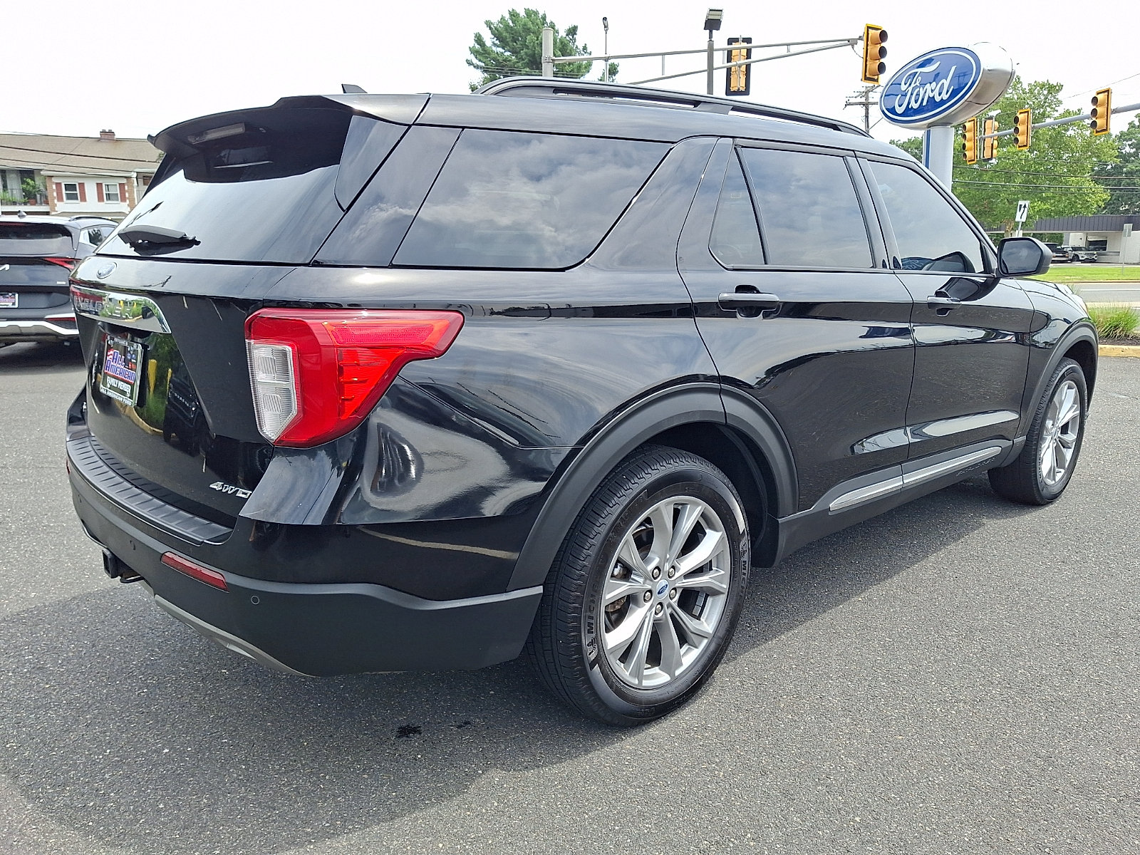 Certified 2023 Ford Explorer XLT w/ Equipment Group 202A AWD/4WD image 11