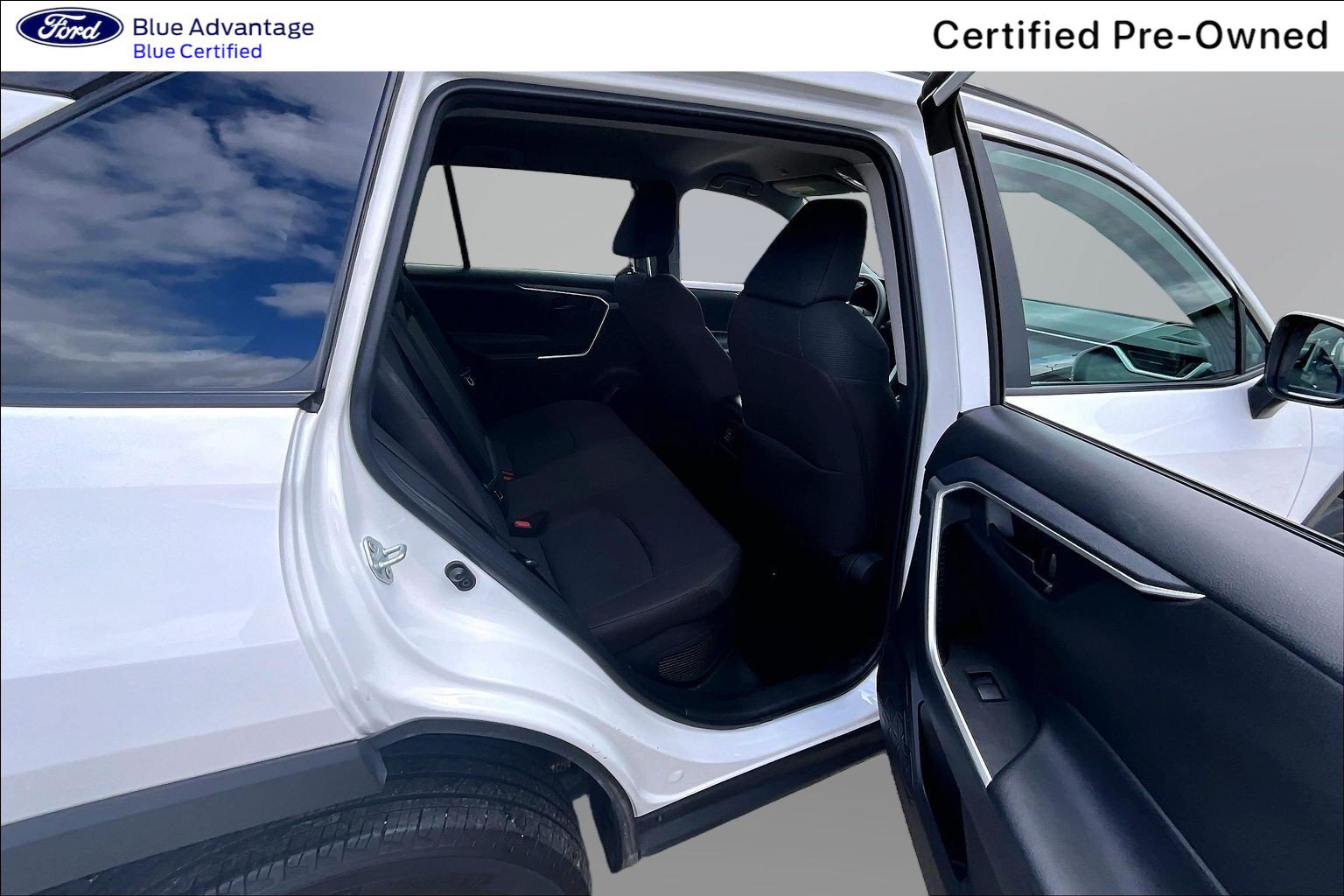 Used 2024 Toyota RAV4 LE AWD/4WD image 17