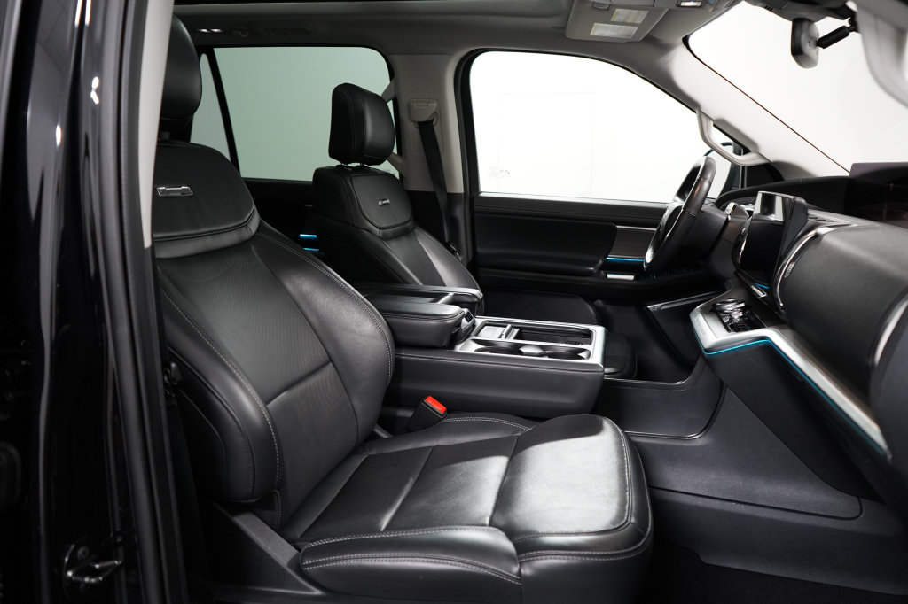 Certified 2025 Ford Expedition Platinum AWD/4WD image 24
