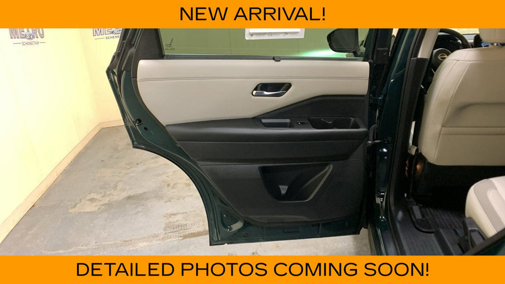 Used 2022 Nissan Pathfinder SL w/ SL Black Package AWD/4WD image 22