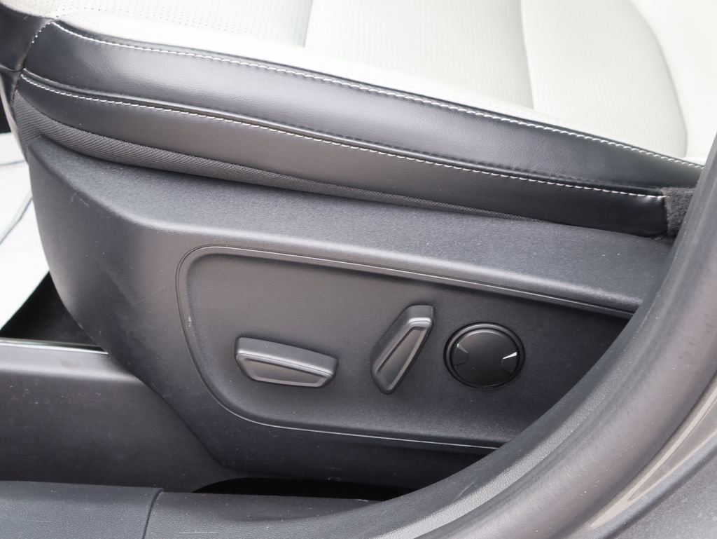 Certified 2025 Ford Escape Platinum image 25