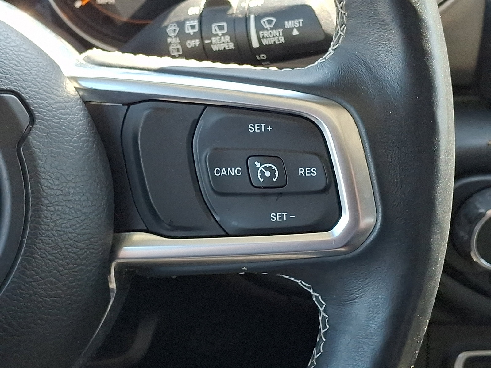 Used 2018 Jeep Wrangler Unlimited Sahara w/ Cold Weather Group AWD/4WD image 24