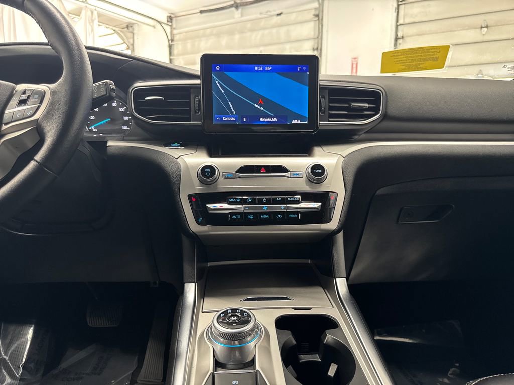 Certified 2021 Ford Explorer XLT w/ Equipment Group 202A AWD/4WD image 17