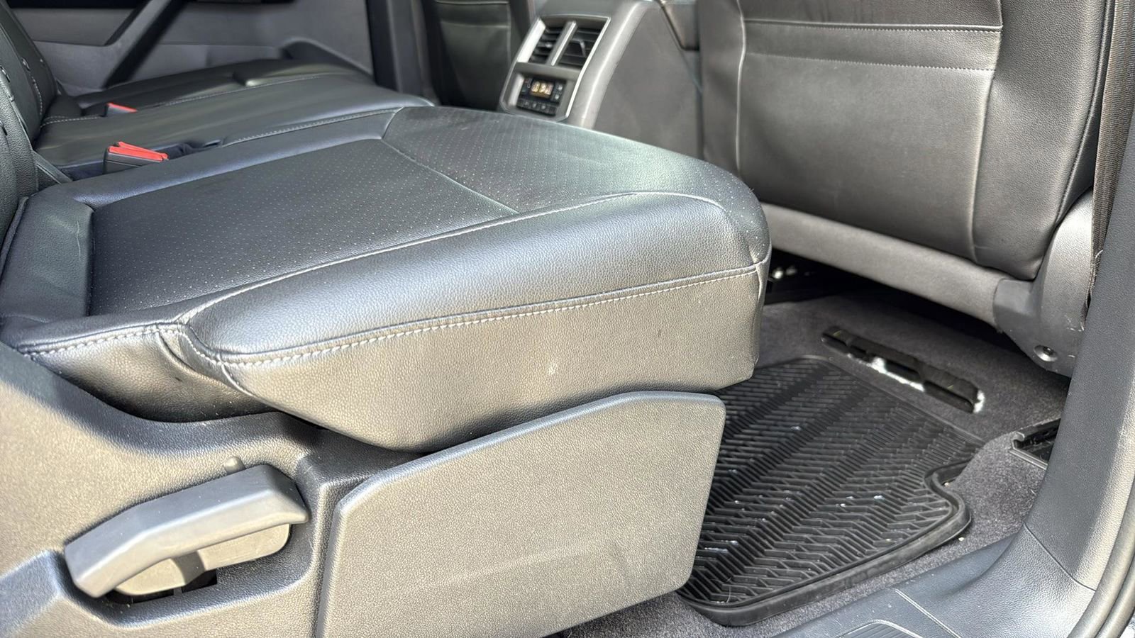 Used 2019 Volkswagen Atlas SE w/ Towing Package image 27