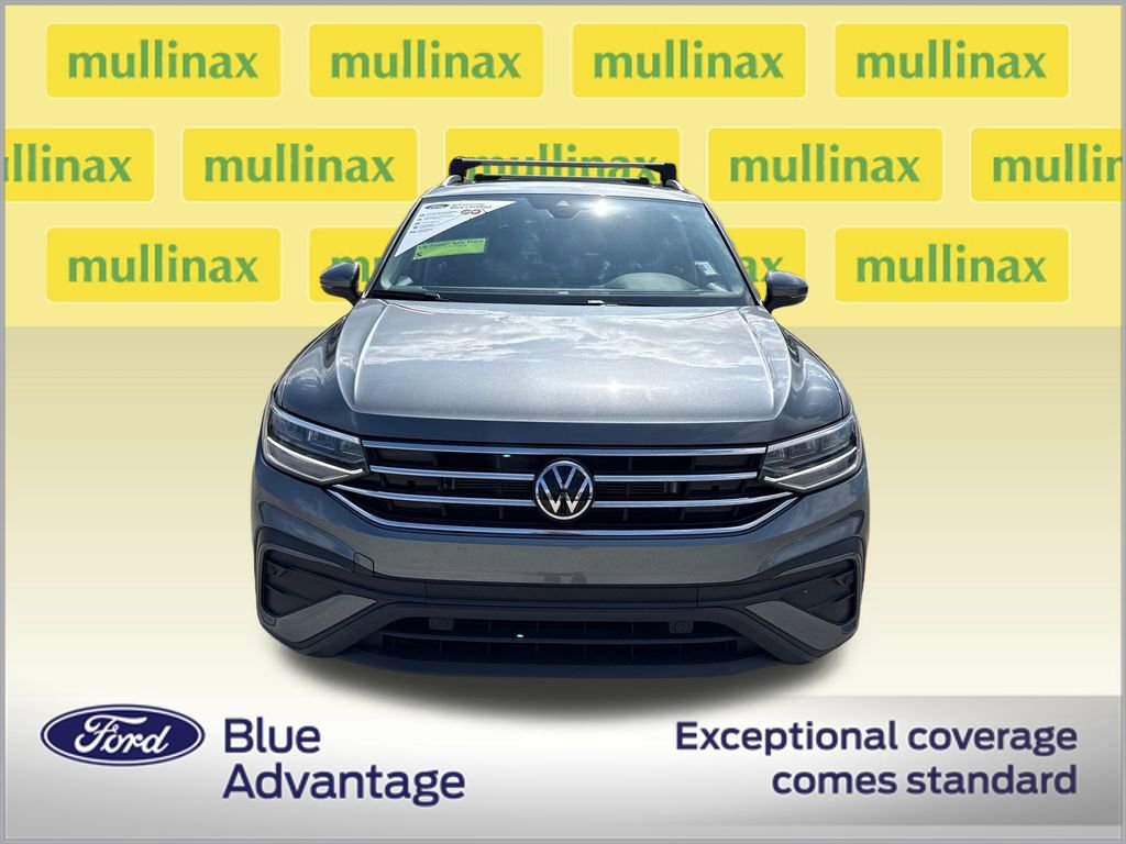 Used 2024 Volkswagen Tiguan SE w/ Panoramic Sunroof Package image 6