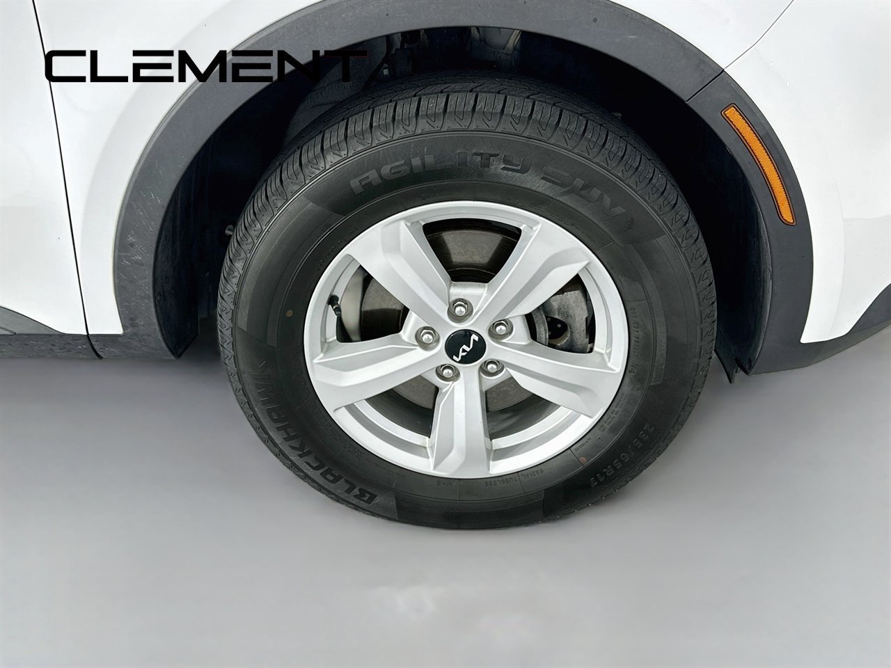 Used 2022 Kia Sorento LX AWD/4WD image 35