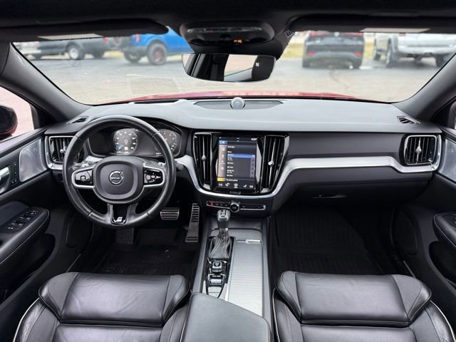 Used 2019 Volvo S60 T5 R-Design image 14