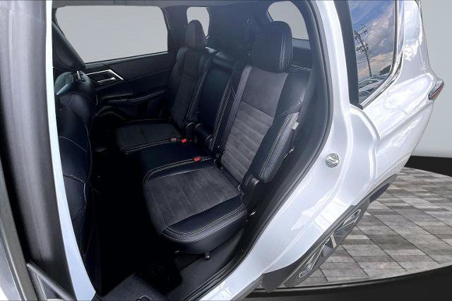 Used 2024 Mitsubishi Outlander AWD image 26