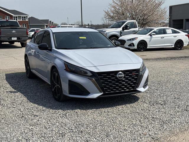 Used 2023 Nissan Altima 2.5 SR image 3