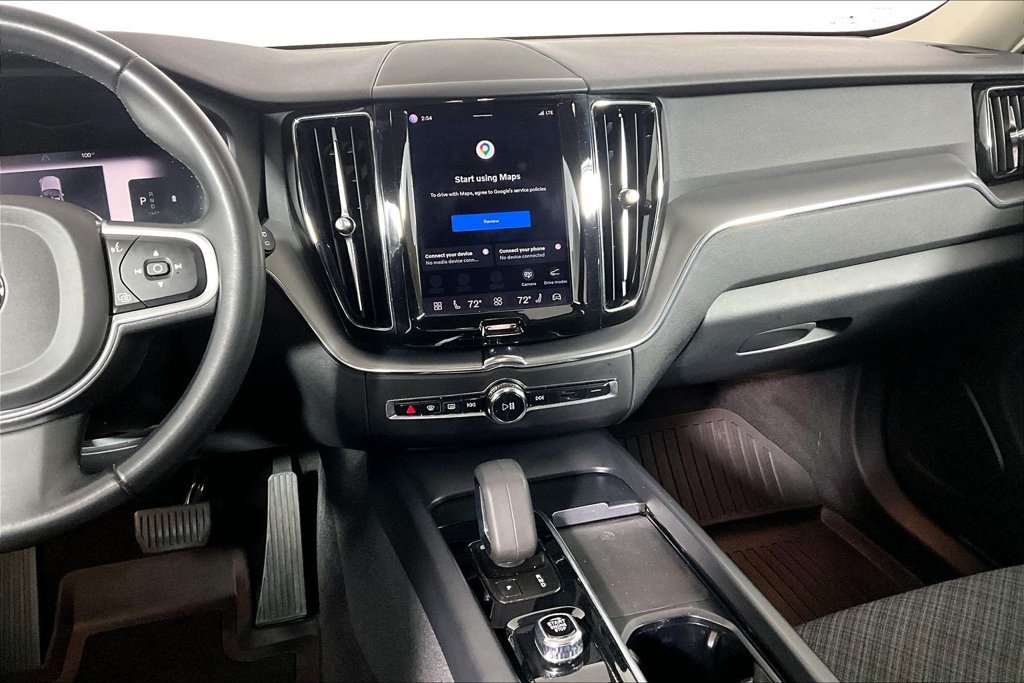 Used 2022 Volvo XC60 B5 Momentum FWD image 6