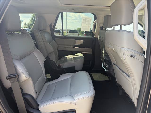 Certified 2025 Ford Expedition Active AWD/4WD image 31