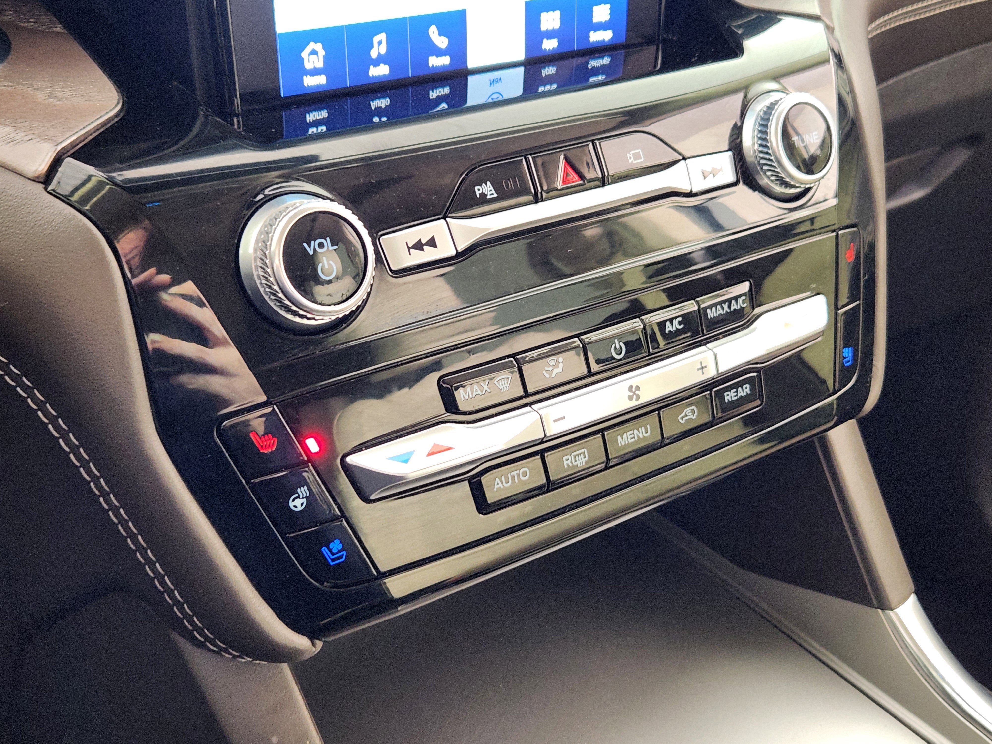 Certified 2022 Ford Explorer Platinum w/ Equipment Group 601A image 24