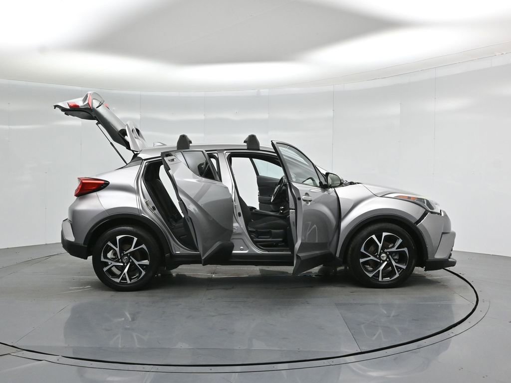 Used 2018 Toyota C-HR XLE FWD image 36