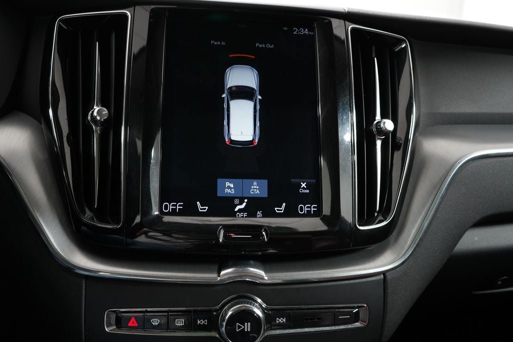 Used 2019 Volvo XC60 T5 Momentum w/ Premium Package AWD/4WD image 17