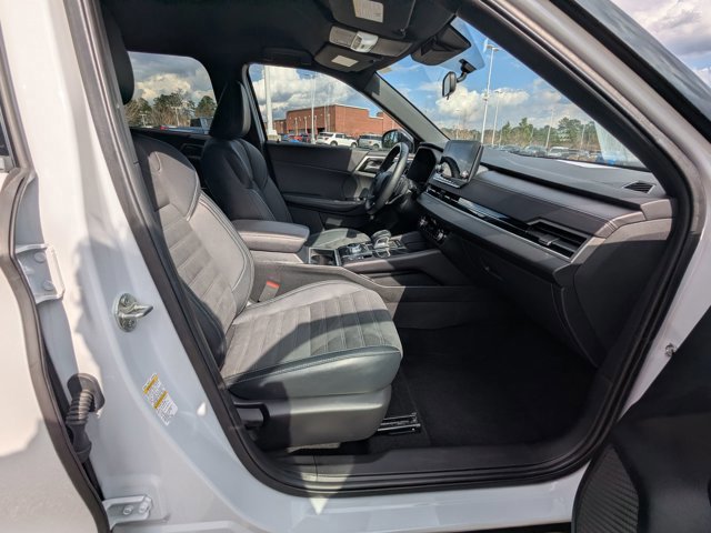 Used 2023 Mitsubishi Outlander SE image 38