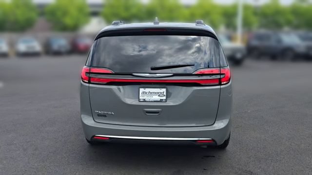 Used 2022 Chrysler Pacifica Touring-L FWD image 8