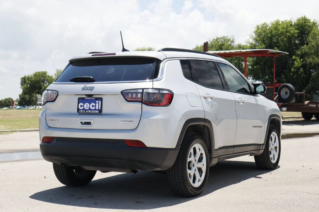 Used 2024 Jeep Compass Latitude AWD/4WD image 30