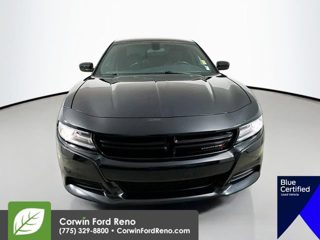 Used 2018 Dodge Charger SXT w/ Blacktop Package RWD image 2