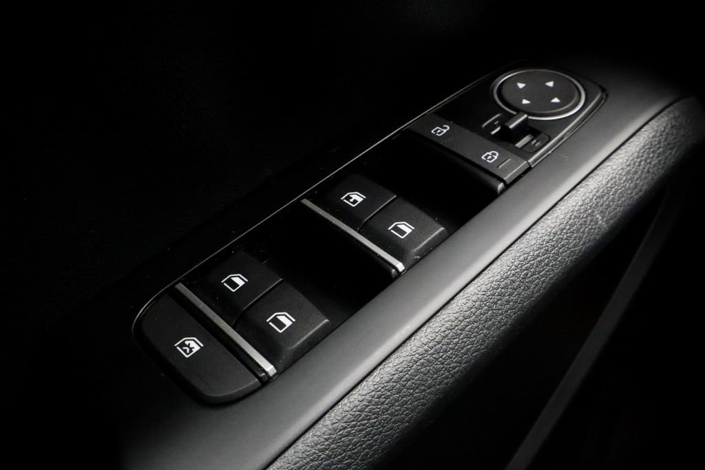 Used 2025 Kia Soul LX w/ LX Technology Package image 25