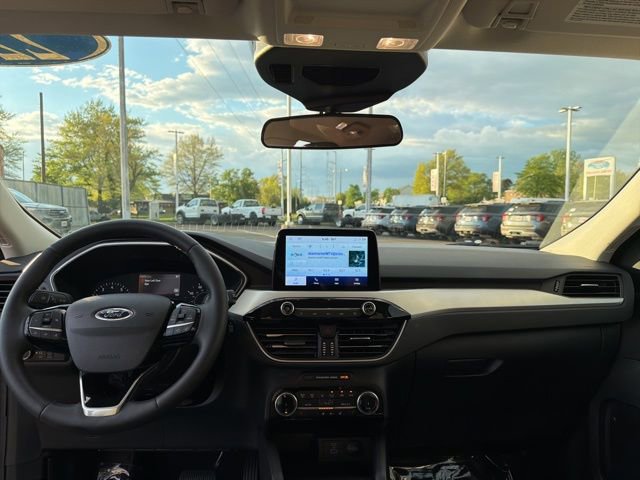 Certified 2022 Ford Escape SE w/ SE Sport Appearance Package image 11