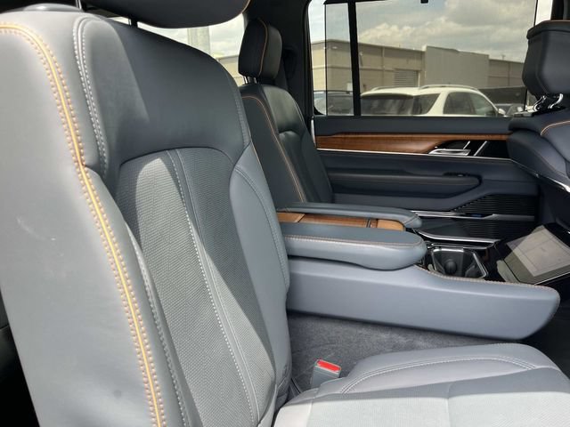 Used 2022 Jeep Grand Wagoneer Series II AWD/4WD image 29