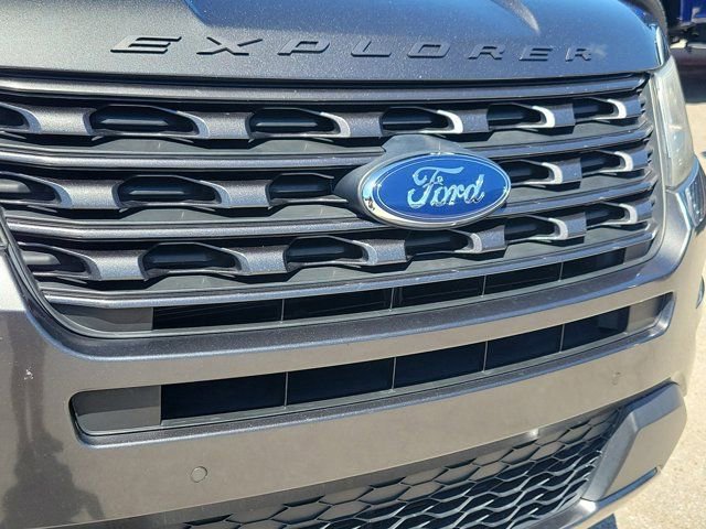 Certified 2017 Ford Explorer XLT w/ Equipment Group 202A FWD image 7