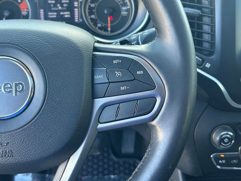 Used 2020 Jeep Cherokee Latitude Plus w/ Comfort/Convenience Group image 40