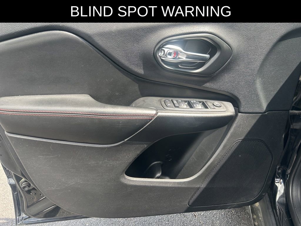 Used 2019 Jeep Cherokee Trailhawk AWD/4WD image 9