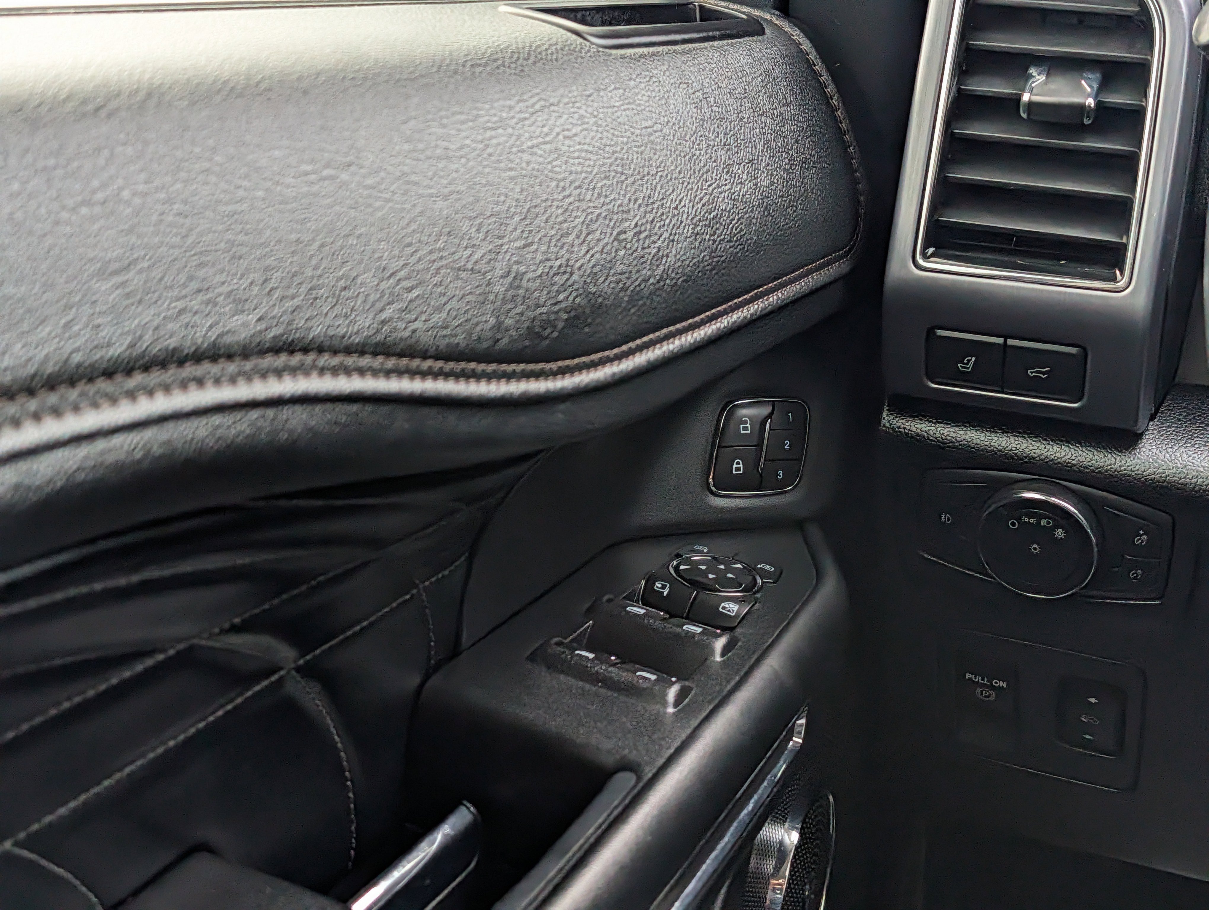 Certified 2019 Ford Expedition Max Platinum RWD image 26