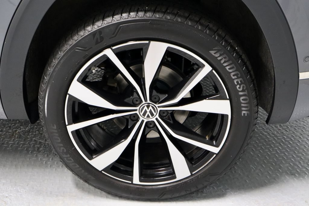Used 2024 Volkswagen Atlas Cross Sport SEL Premium R-Line AWD/4WD image 20