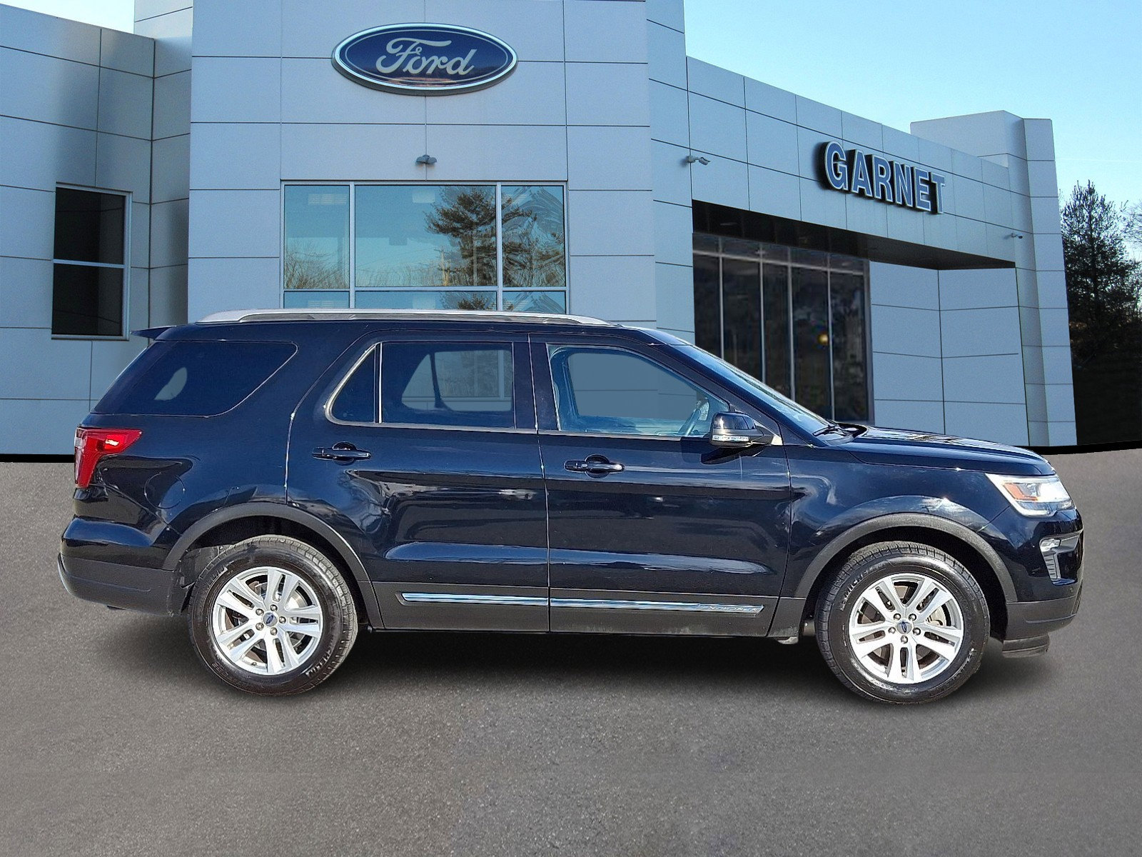 Certified 2018 Ford Explorer XLT w/ Equipment Group 202A image 10