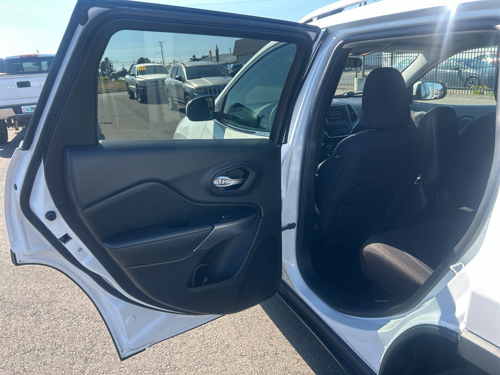 Used 2019 Jeep Cherokee Latitude w/ Popular Appearance Group AWD/4WD image 31