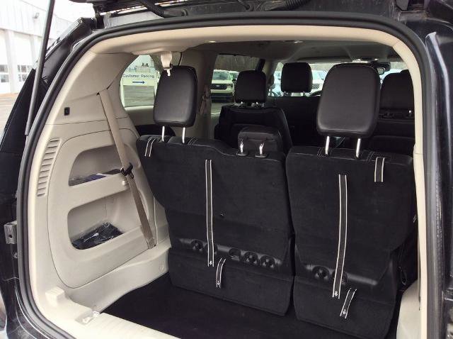 Used 2024 Chrysler Pacifica Touring-L image 11