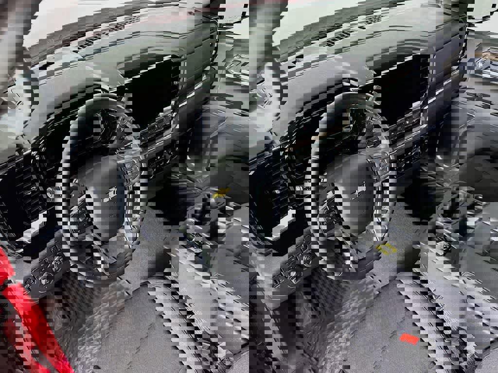 Used 2025 Chevrolet Silverado 1500 LT image 9