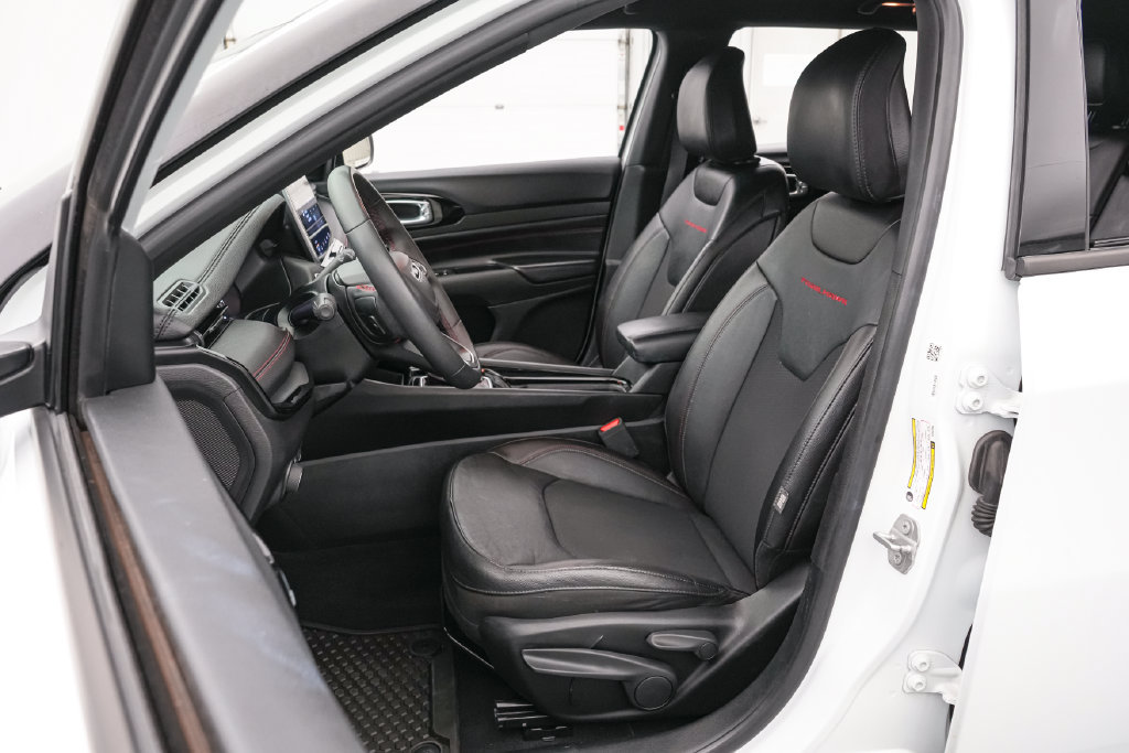 Used 2025 Jeep Compass Trailhawk AWD/4WD image 15