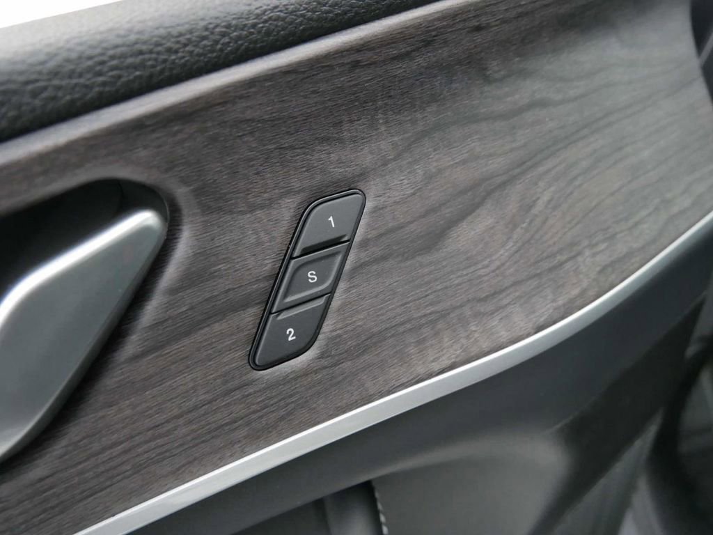 Used 2024 Jeep Grand Cherokee Limited w/ Luxury Tech Group II image 14