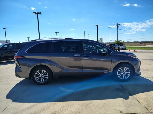Used 2021 Toyota Sienna Platinum AWD/4WD image 7
