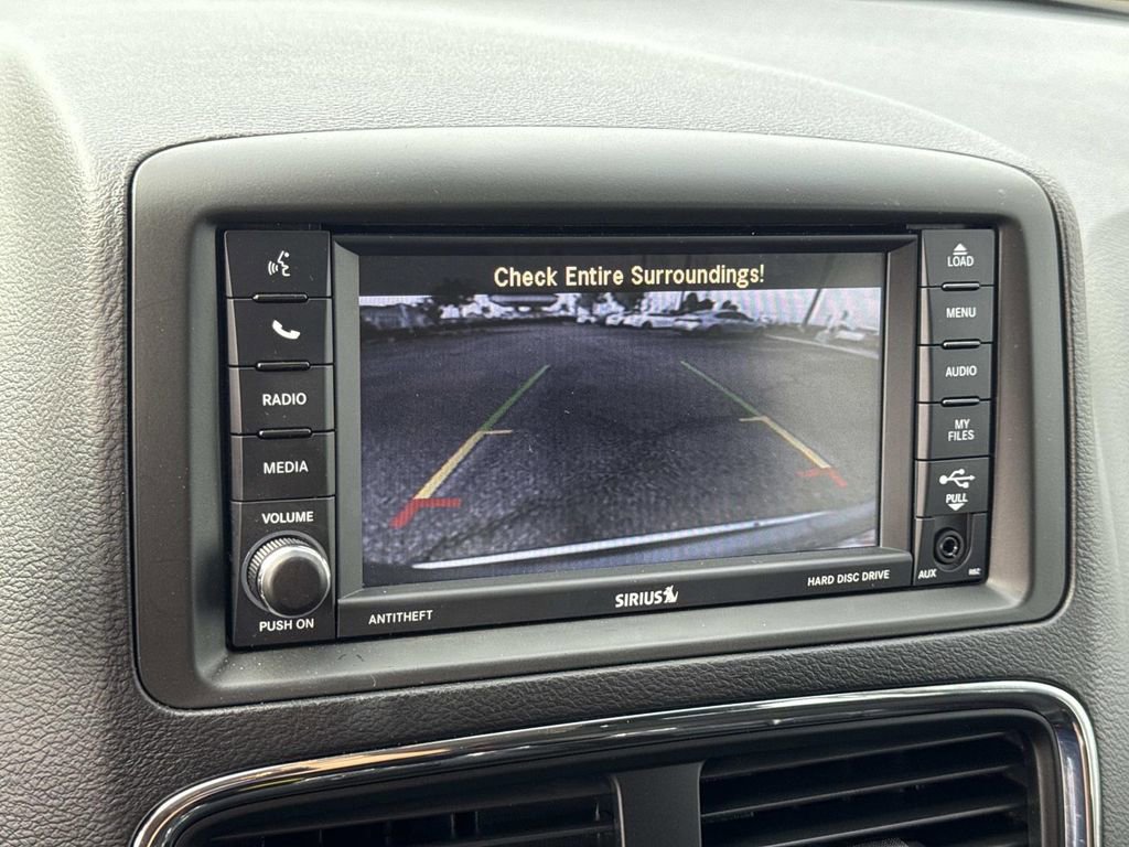 Used 2018 Dodge Grand Caravan SE w/ UConnect Hands-Free Group image 16