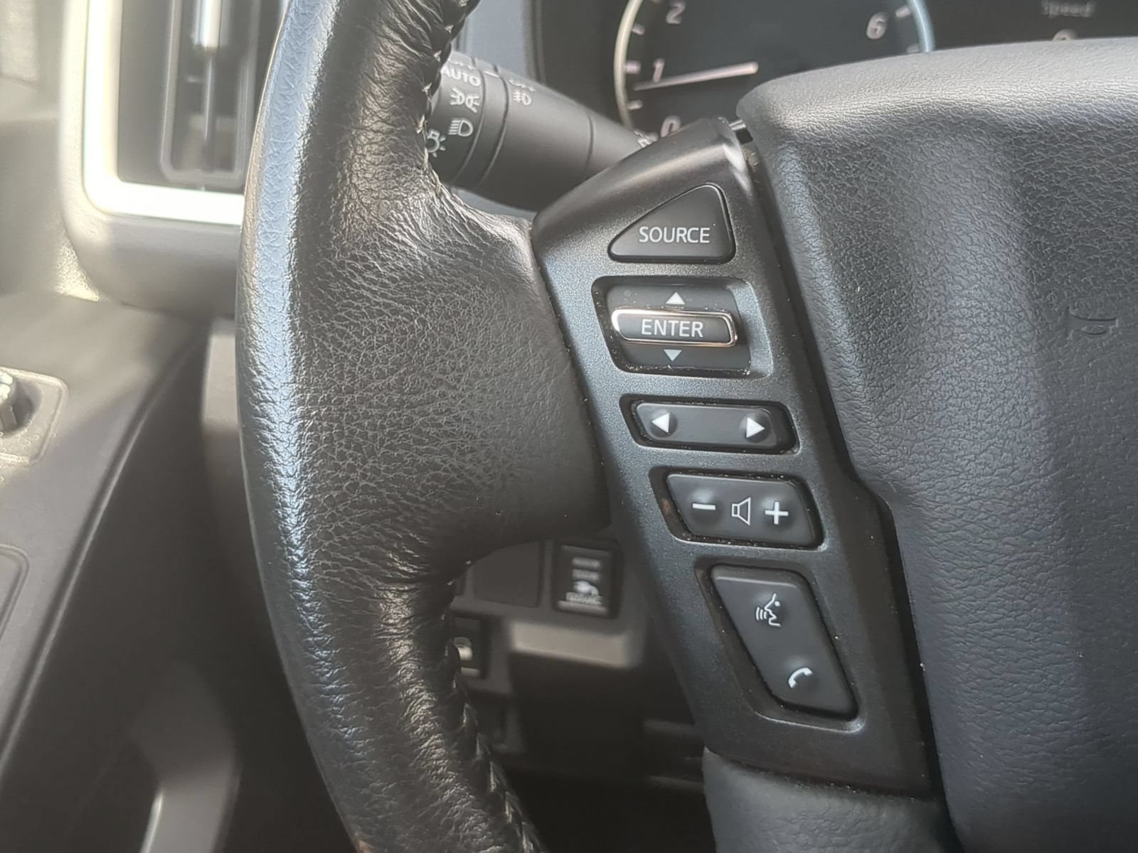 Used 2025 Nissan Frontier SL AWD/4WD image 17