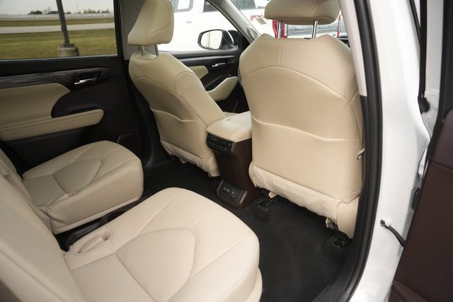 Used 2022 Toyota Highlander Platinum image 15