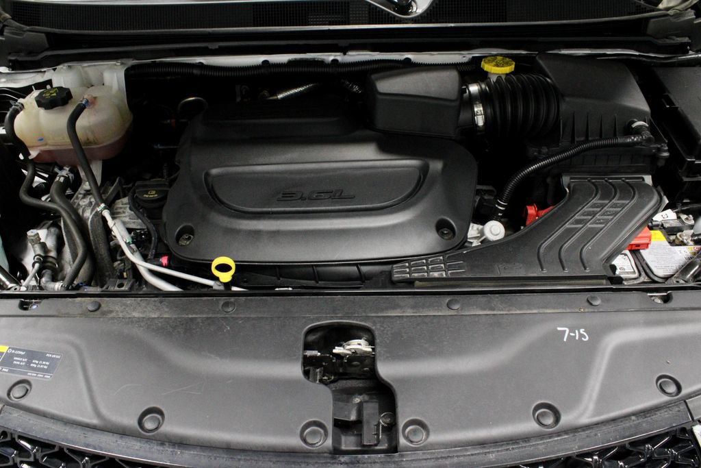 Used 2024 Chrysler Pacifica Touring-L FWD image 16