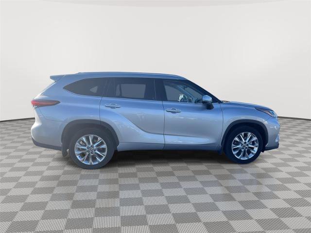 Used 2022 Toyota Highlander Limited image 4