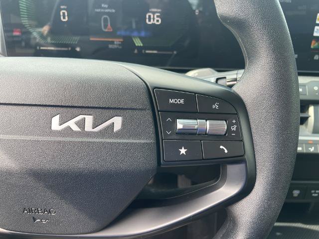 Used 2025 Kia K4 FWD image 32