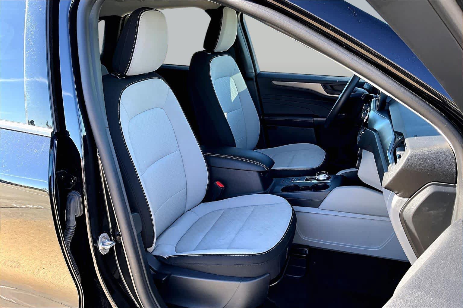 Certified 2025 Ford Escape Active AWD/4WD image 17