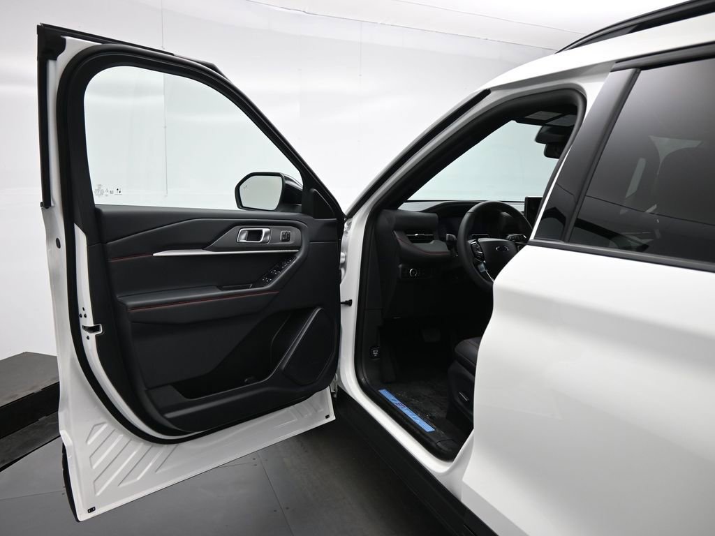 Certified 2025 Ford Explorer ST-Line w/ Premium Package image 9