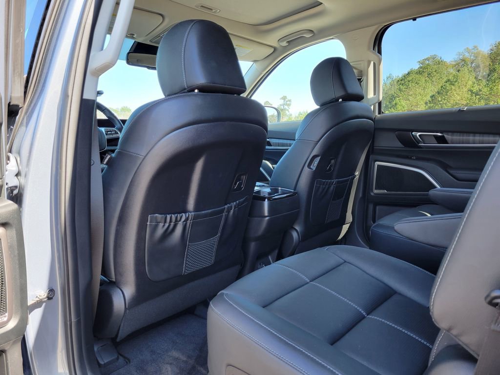 Used 2024 Kia Telluride EX w/ EX Captain's Chair Package image 15
